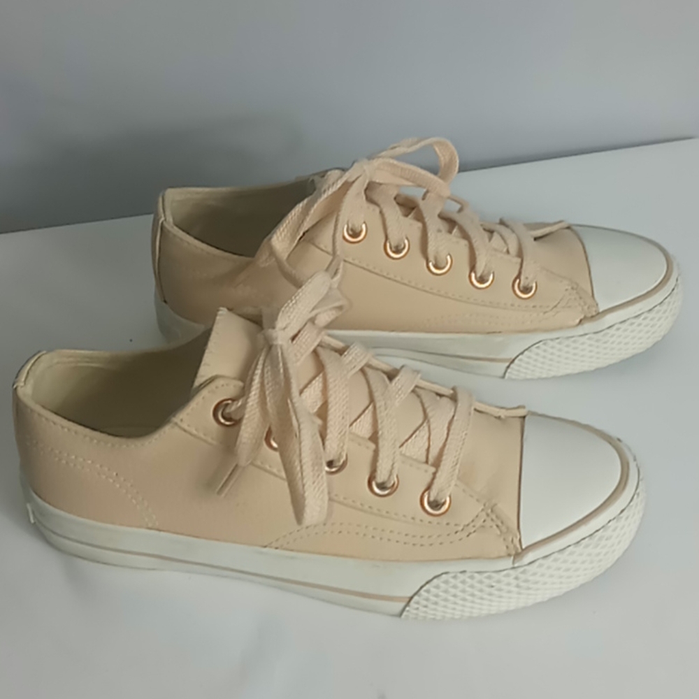 Womens airwalks shoes size 5.5